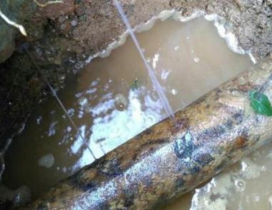 兴隆台楼顶渗水维修公司分享下地暖漏水的原因及检测方法。